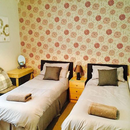At Your Service B&B Yeovil Exterior foto