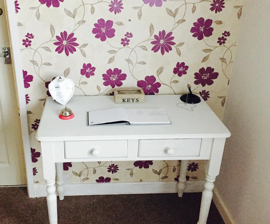 At Your Service B&B Yeovil Exterior foto