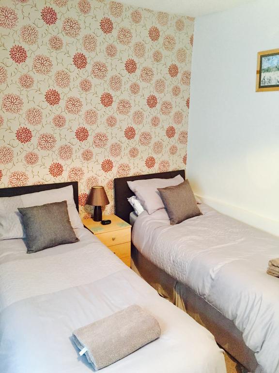 At Your Service B&B Yeovil Exterior foto