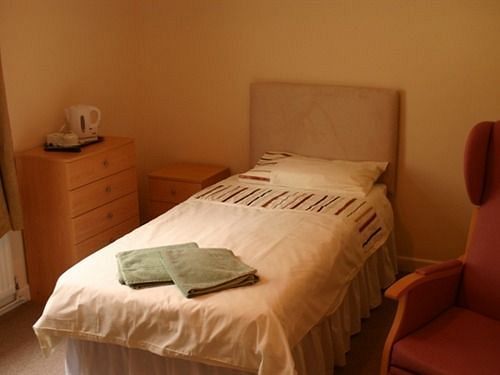 At Your Service B&B Yeovil Exterior foto